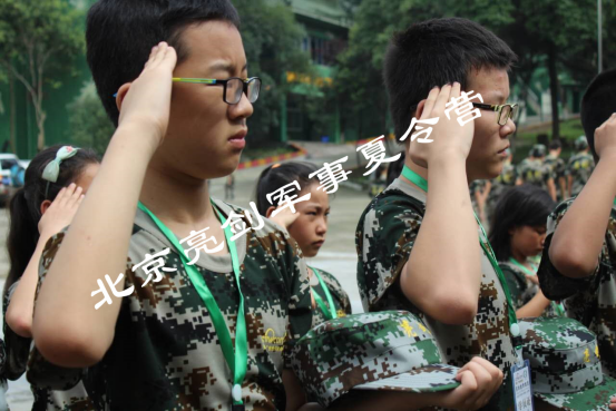 北京亮剑军事夏令营培养青少年素质教育